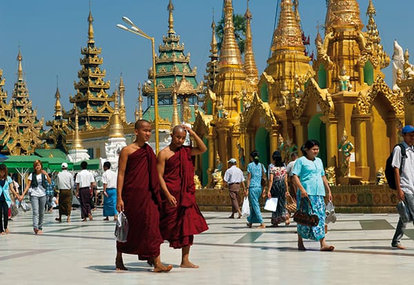 Pagoda Shwedagon w Rangunie wprost ocieka złotem, podobnie jak pagoda Shwezigon w Paganie. To dwie najbardziej znane, złote świątynie Birmy.