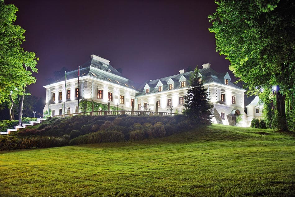 Manor House - Pałac Odrowążów