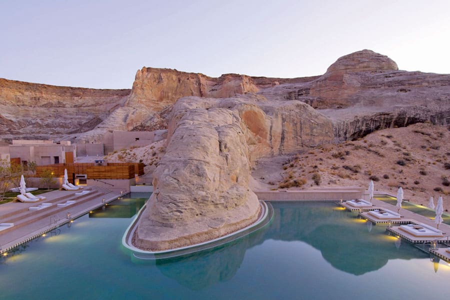 Hotele marzen Amangiri Utah swimming pool dusk